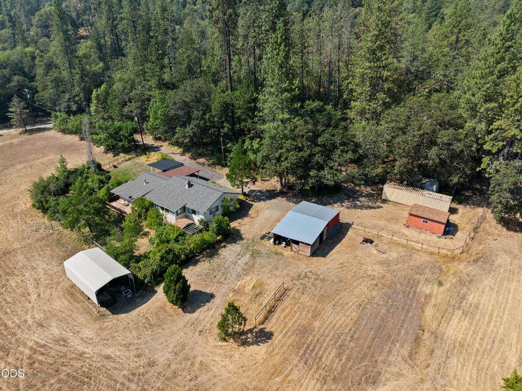 1843 W Evans Creek Road, Rogue River