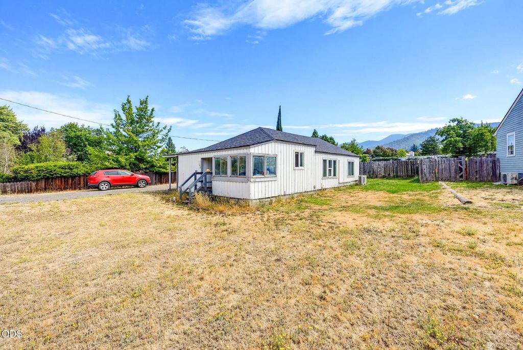 1342 E Main Street, Ashland