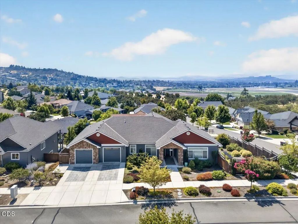 4200 Falcon Ridge Terrace, Medford