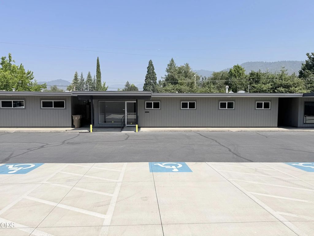 1201 Ne 7th Street C, Grants Pass