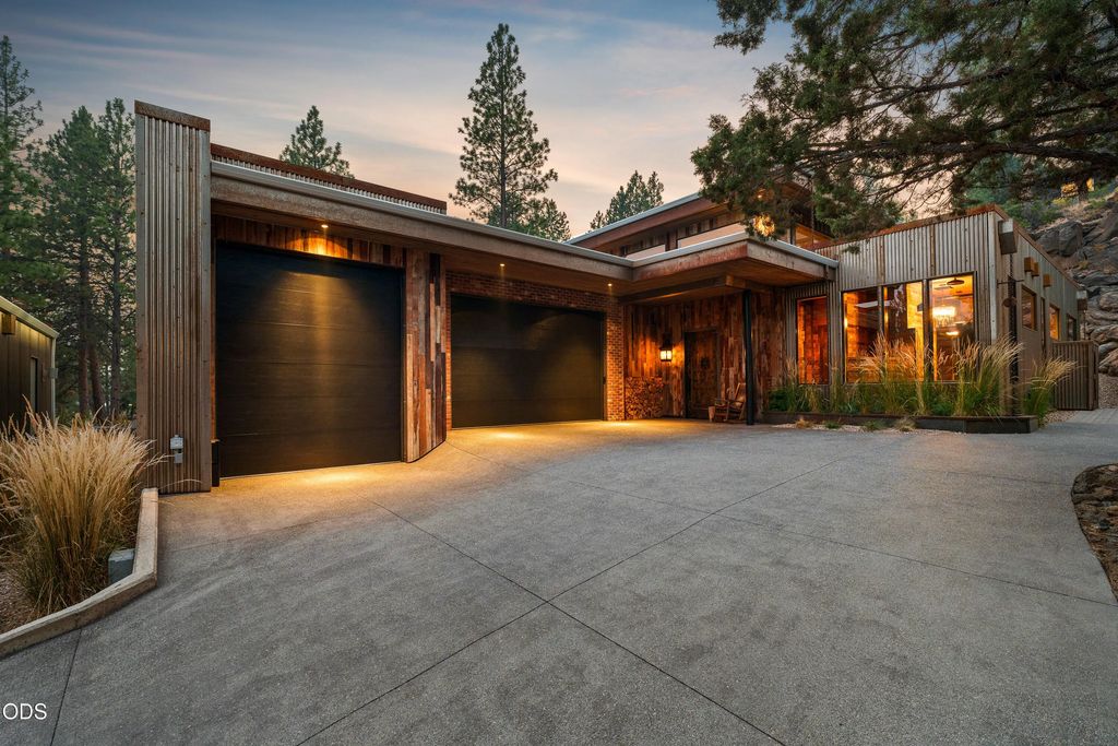 19476 Sw Century Drive #1 & #2, Bend