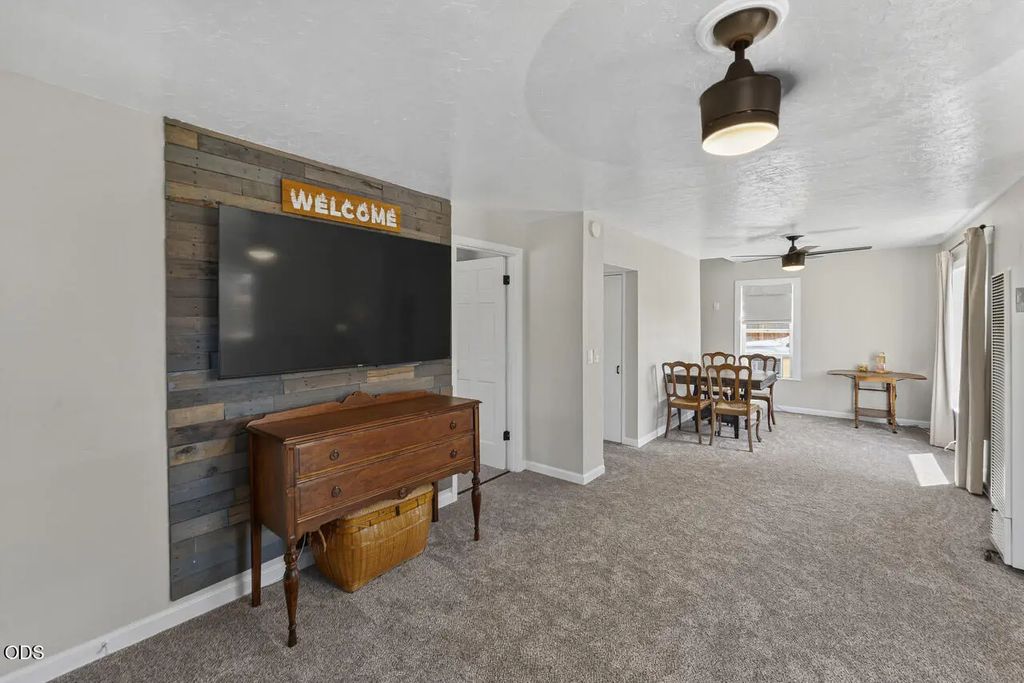 425 Sw Burgess Street, Grants Pass