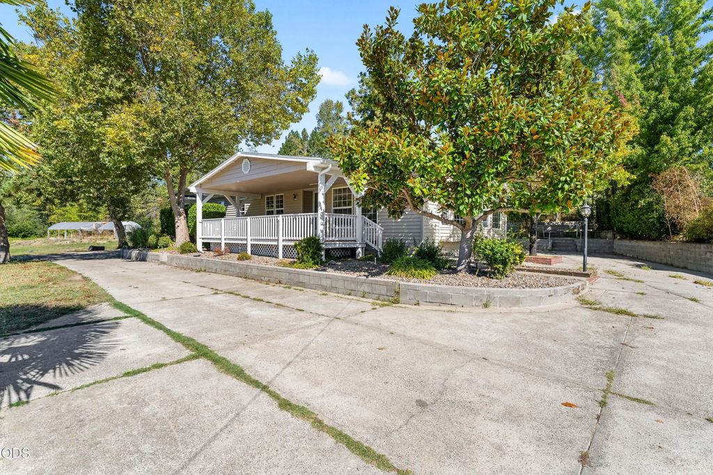 5550 Demaray Drive, Grants Pass