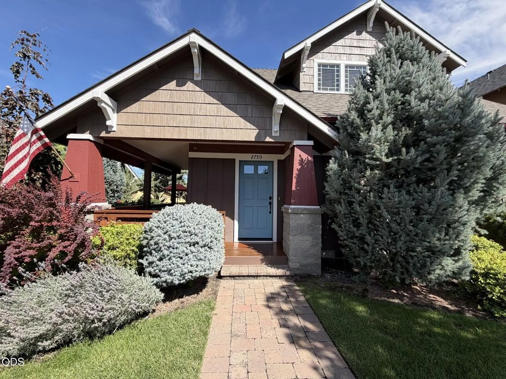 2750 Ne Great Horned Place, Bend
