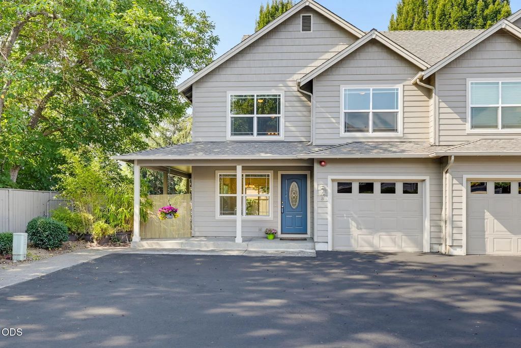 228 Talent Avenue 8, Talent