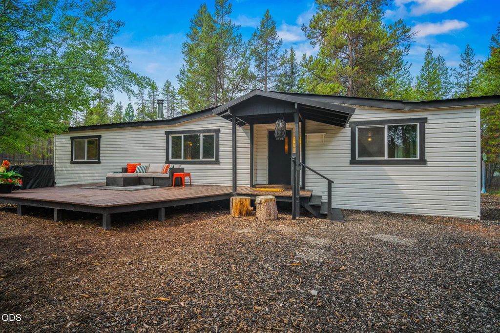 54761 Pinewood Avenue, Bend