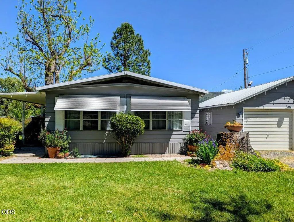3745 Rogue River Highway, Gold Hill