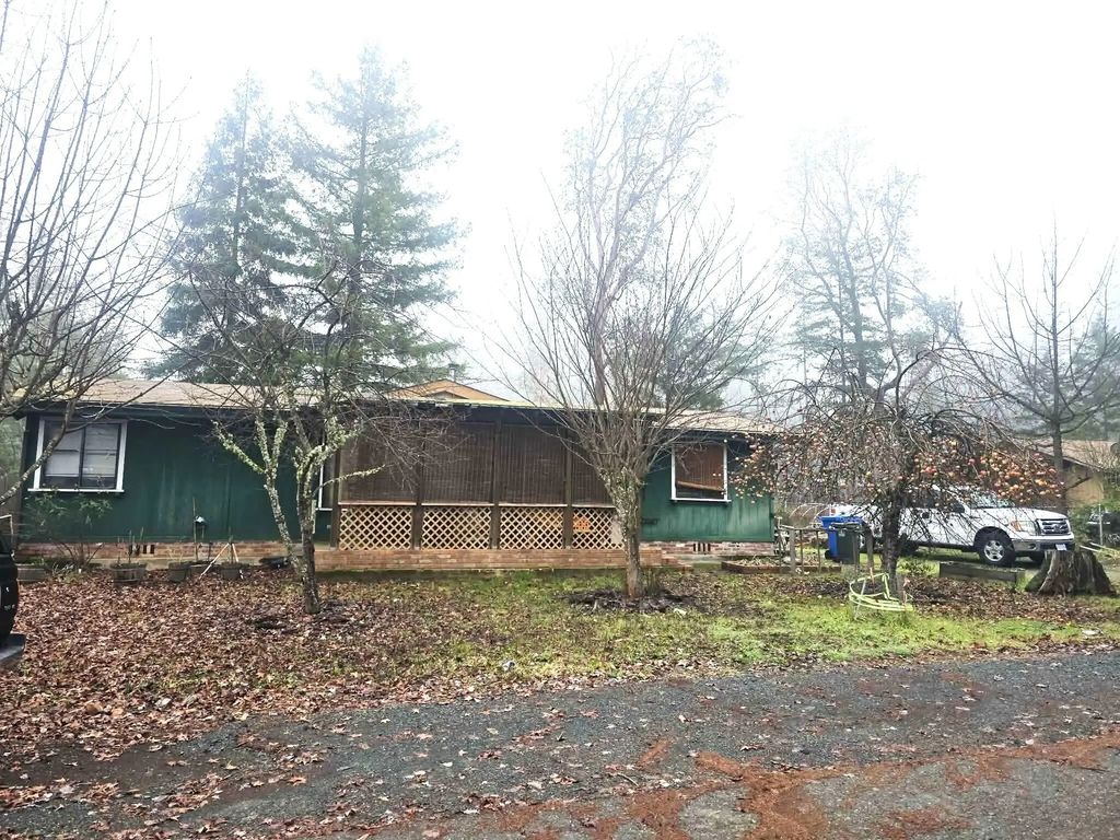 637 Frederick Court, Cave Junction