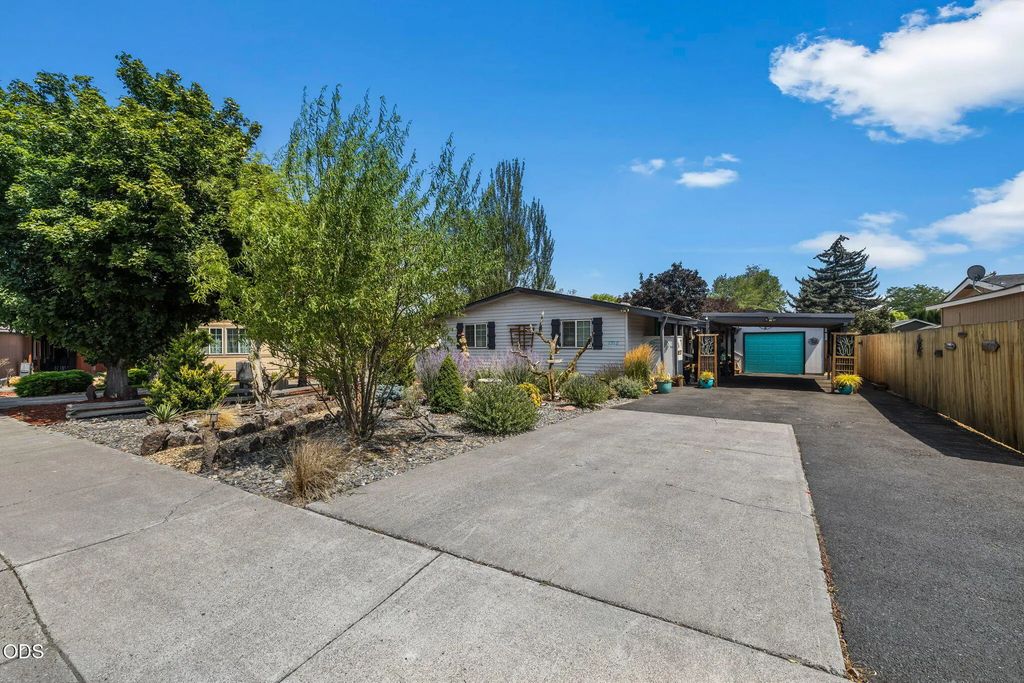 1712 Nw Elm Court, Redmond