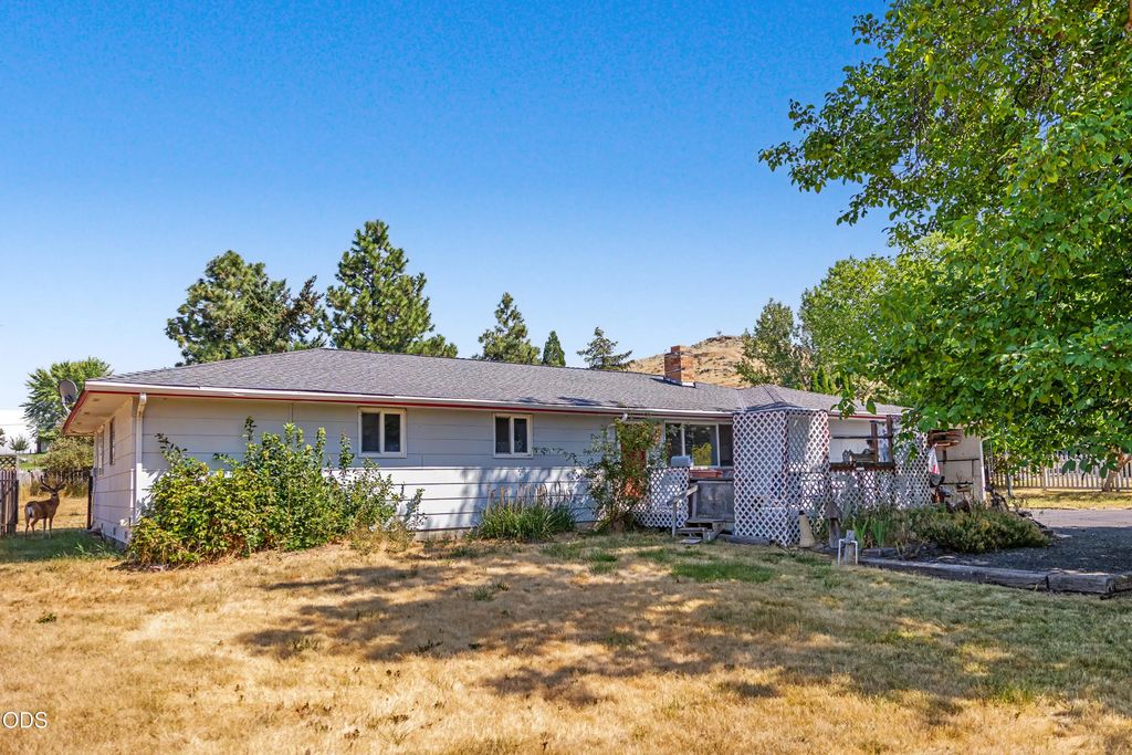 135 Leach Drive, Midland
