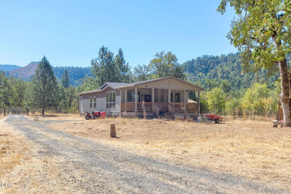 105 Dog Creek Road, Wolf Creek