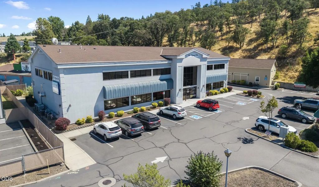 1661 Highway 99 N, Ashland