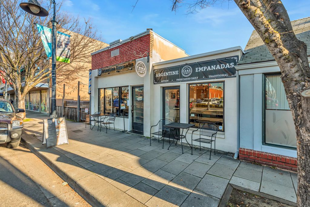 137 S Central Avenue, Medford