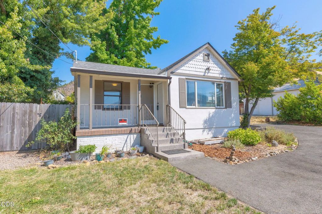 2072 Ne Fairview Avenue, Grants Pass
