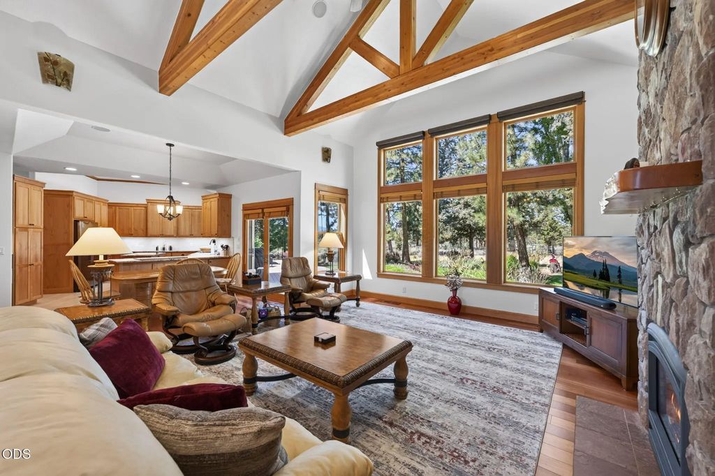 17690 Mountain View Road, Sisters