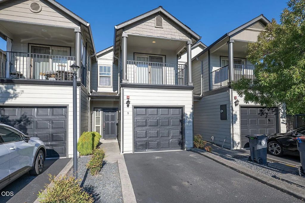 2210 E Barnett Road 9, Medford