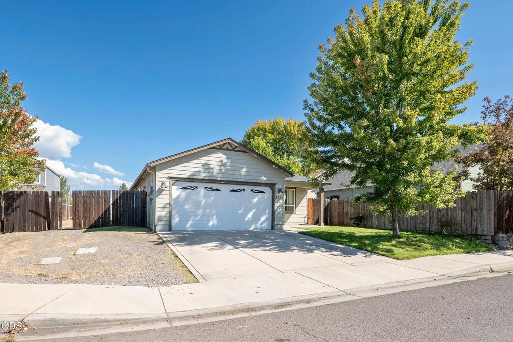 3680 Abigail Drive, White City