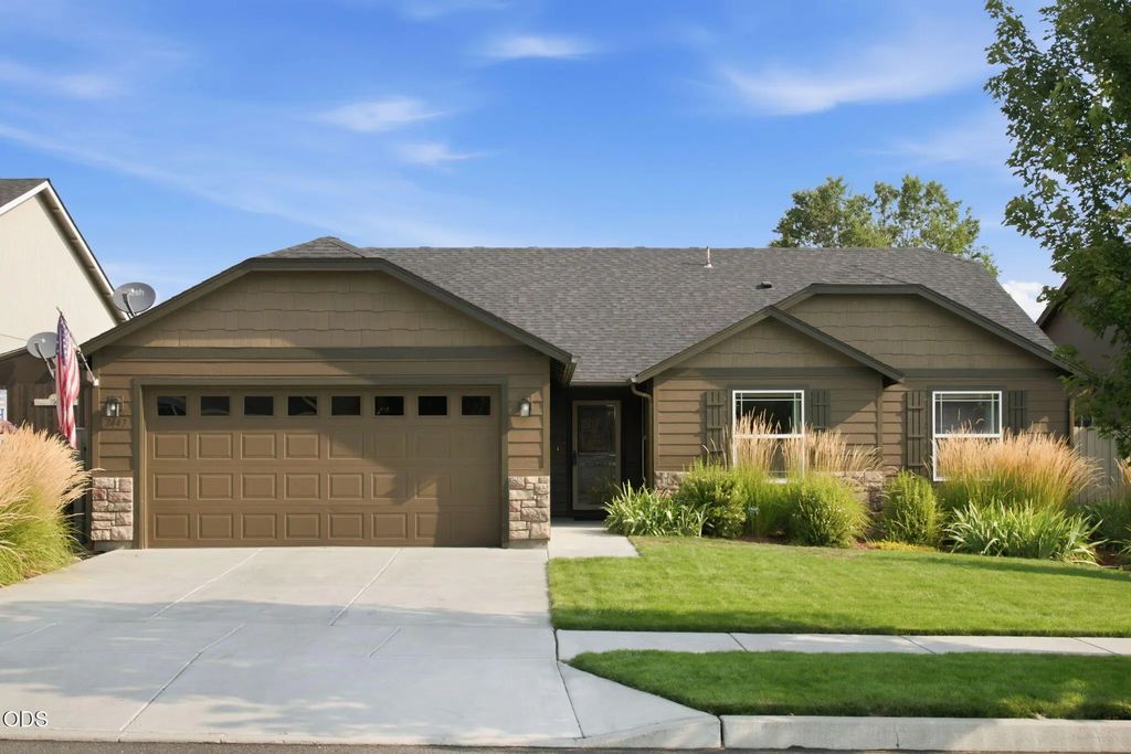 2447 Nw Greenwood Avenue, Redmond