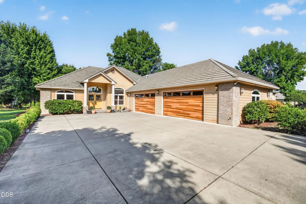 159 Princeville Drive, Eagle Point