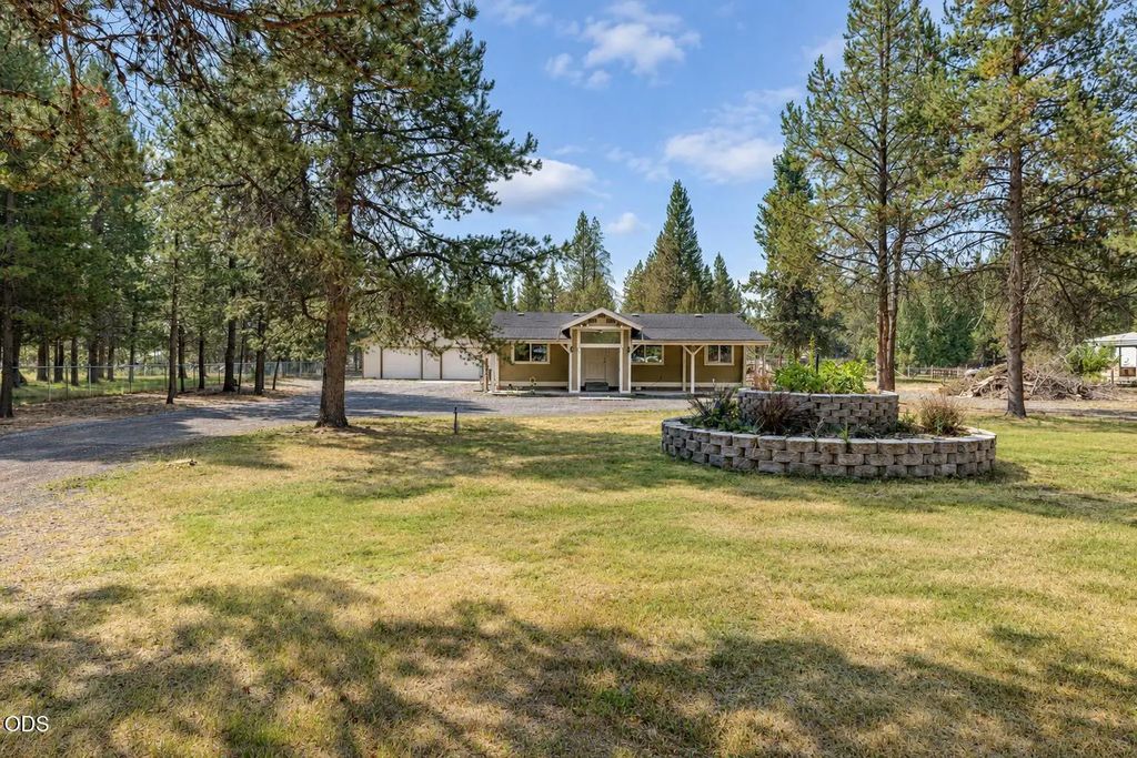 17045 West Drive, La Pine