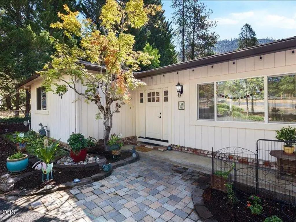 627 Carriage Road, Grants Pass