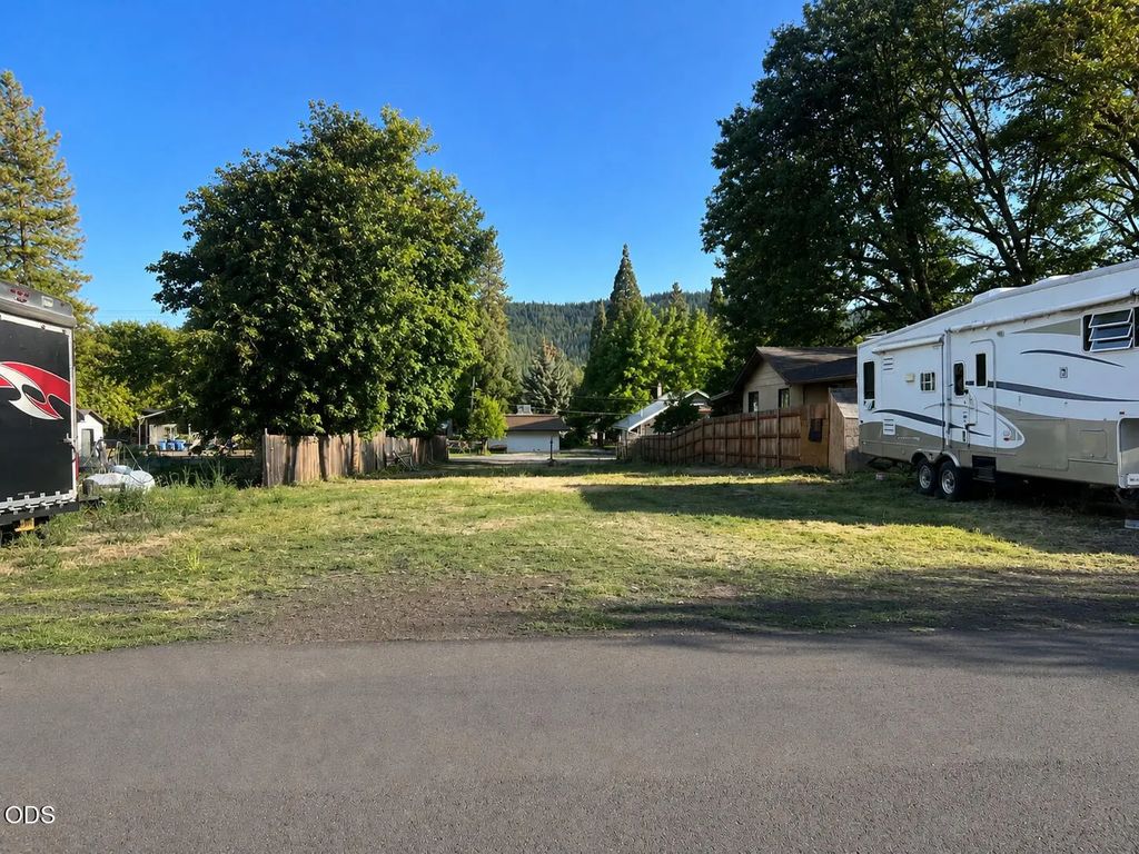 326 Fee Street, Butte Falls