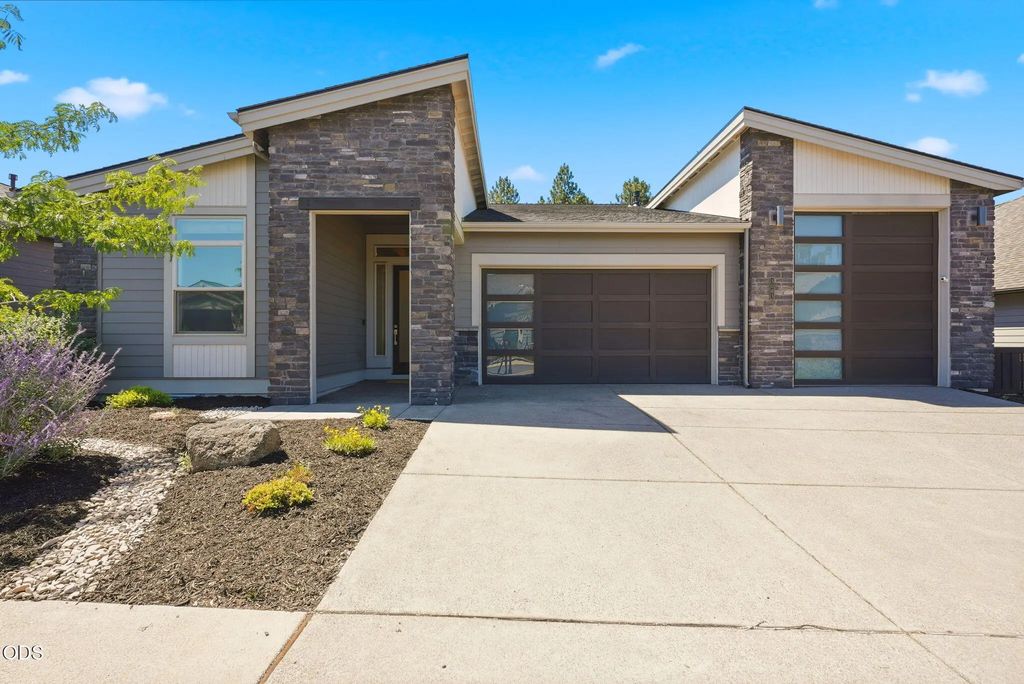 3083 Nw Hidden Ridge Drive, Bend