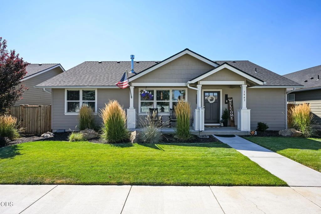1943 Ne 5th Street, Redmond