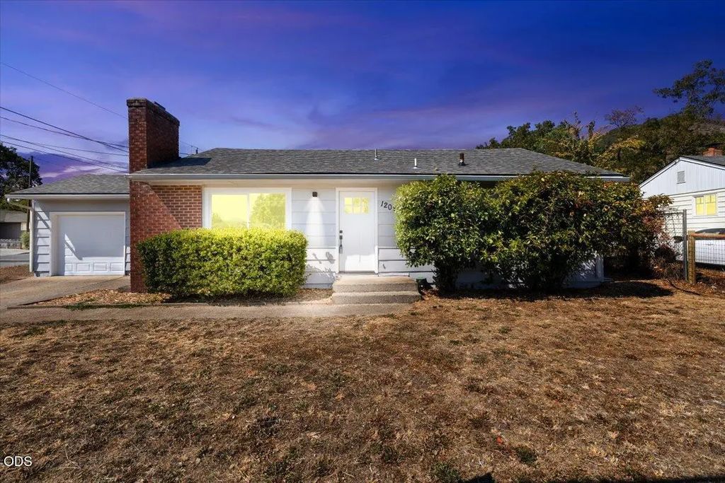 1202 Ne A Street, Grants Pass