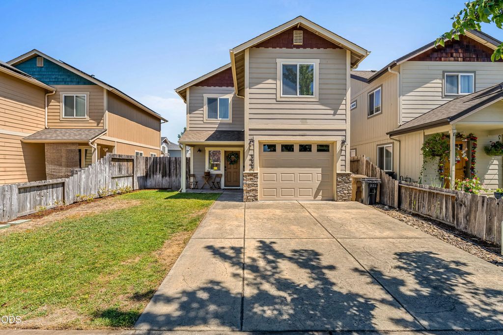 333 Sw Bayou Place, Grants Pass