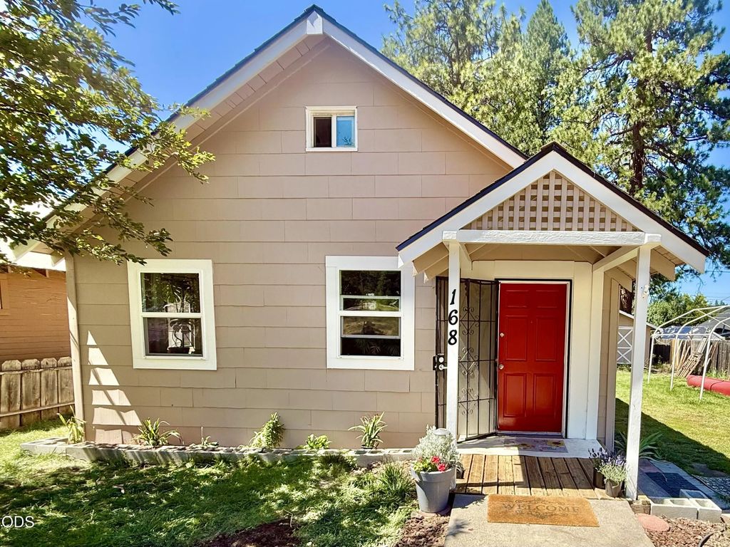 168 S 3rd Avenue, Chiloquin