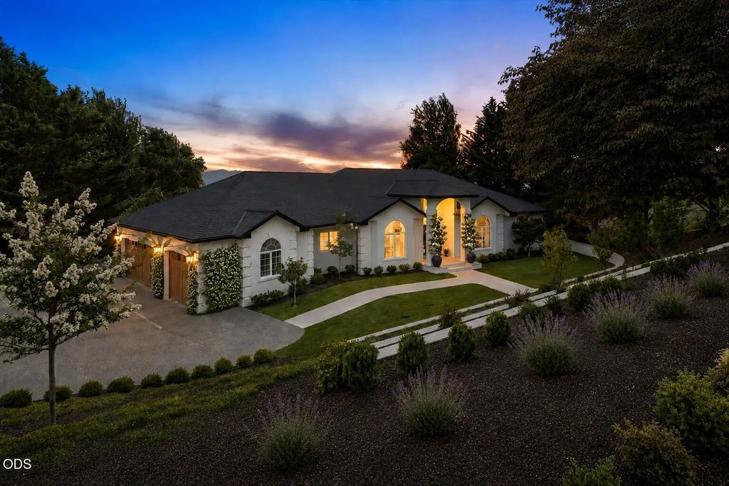 1553 Devonshire Place, Medford