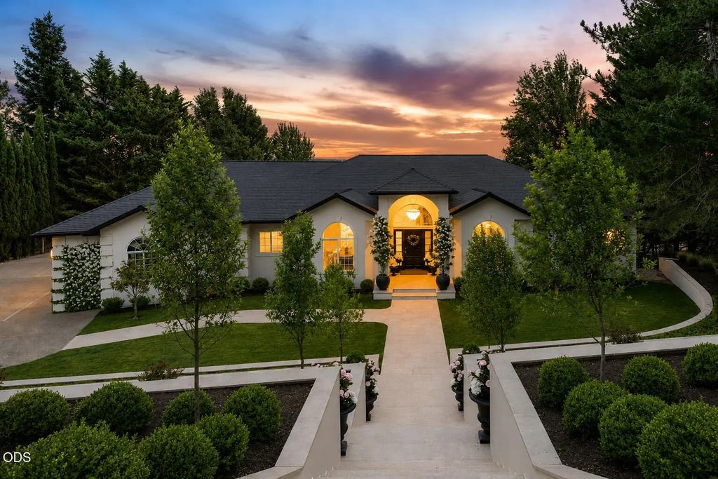 1553 Devonshire Place, Medford