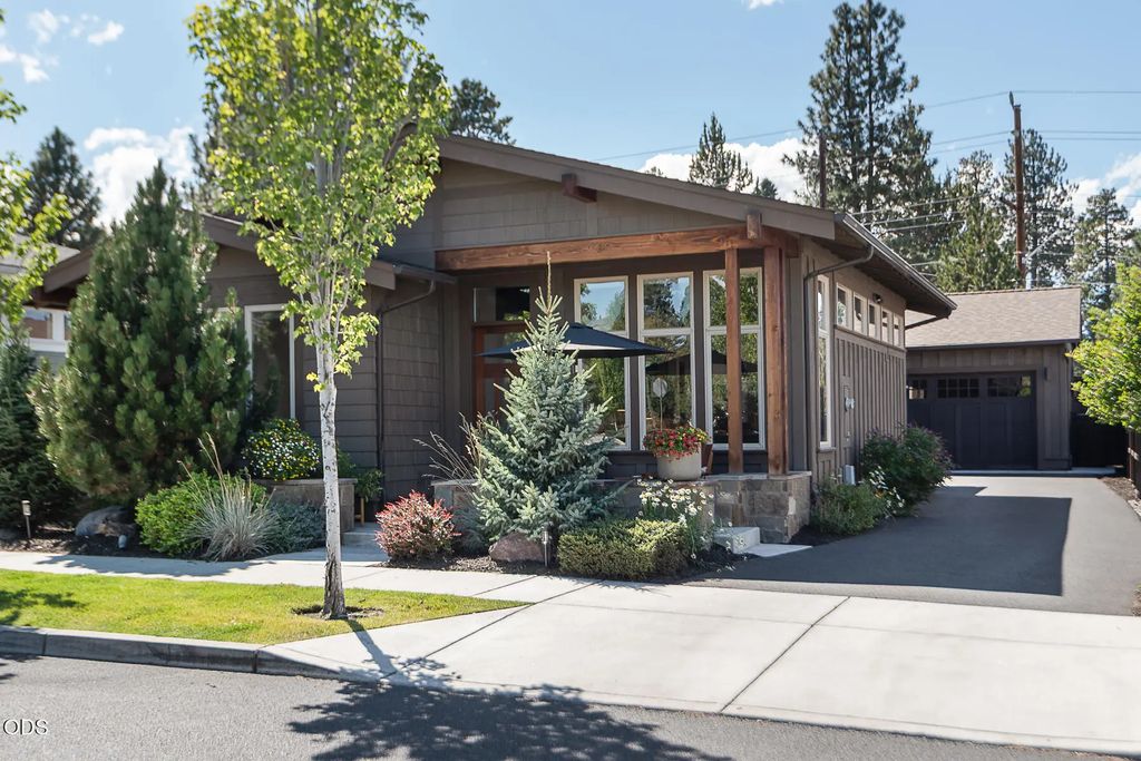 1221 Sw Bryanwood Place, Bend