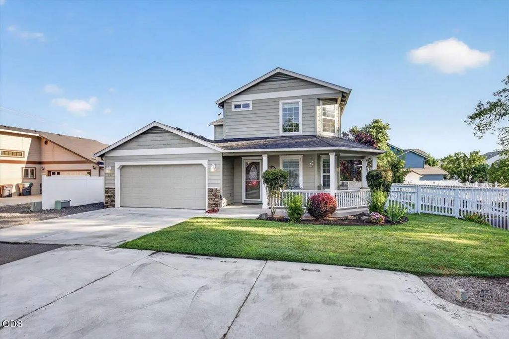 207 Maxwell Place, Central Point
