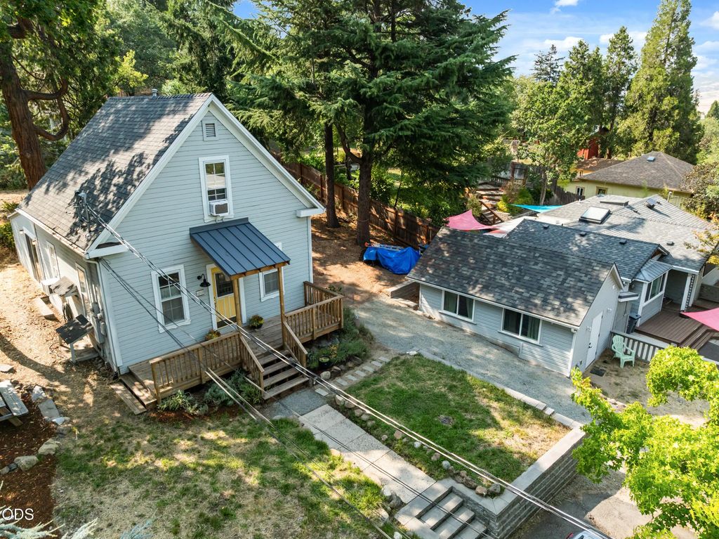 685 Beach Street, Ashland