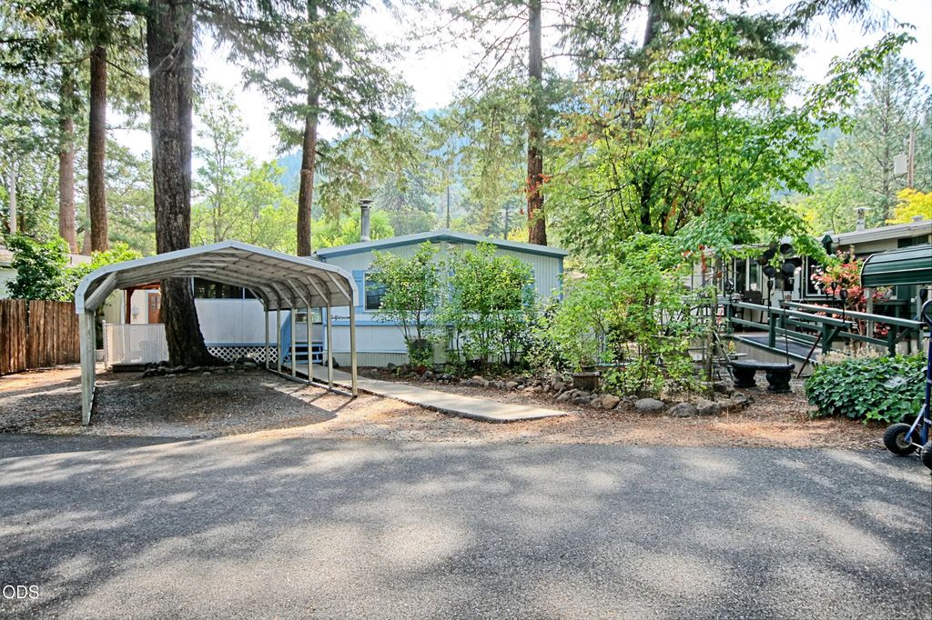 537 Thompson Creek Road Unit 43, Applegate