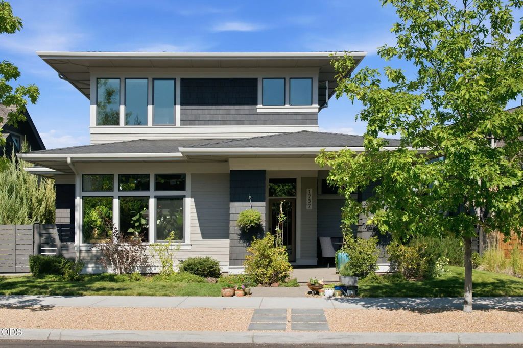 1757 Nw Fields Street, Bend