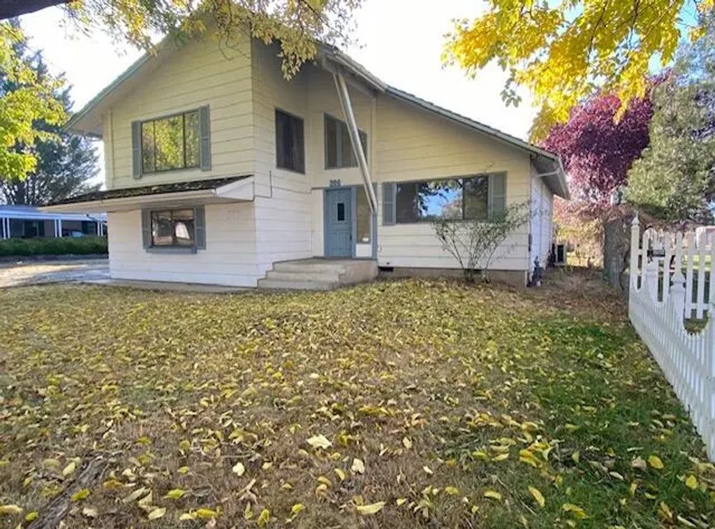200 Clover Lane, Medford