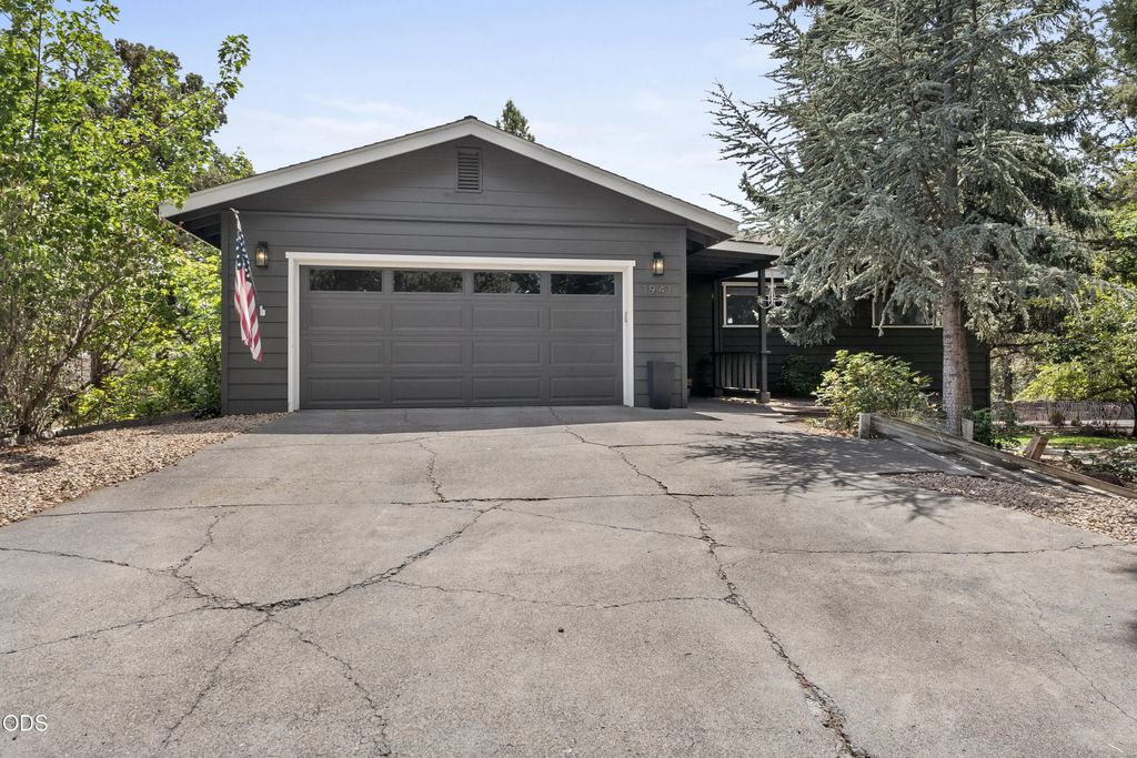 1941 Ne Desert Court, Bend