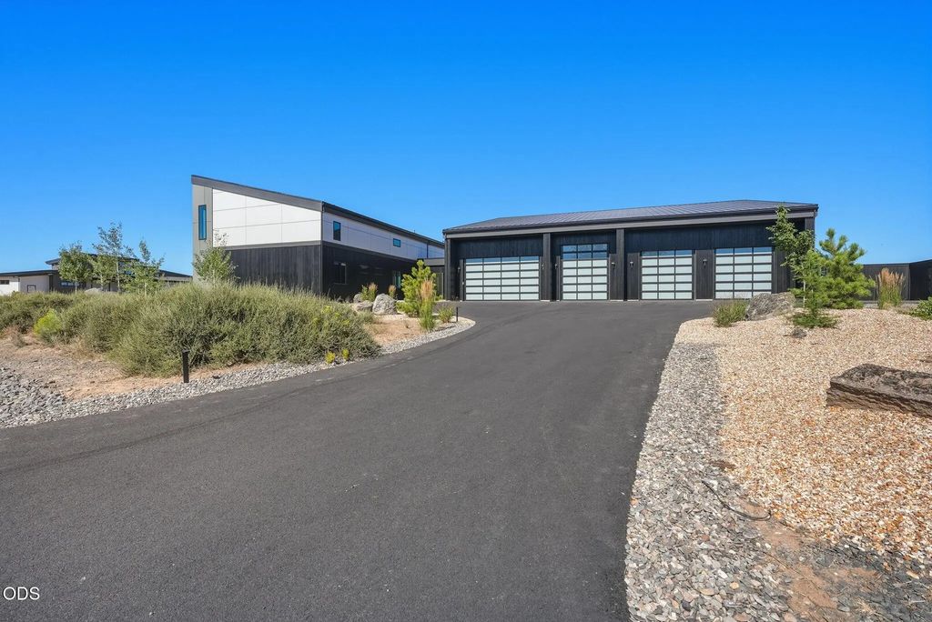62333 Mcclain Drive, Bend
