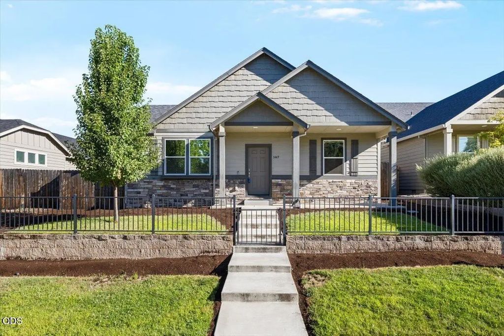 1449 Spring Street, Medford