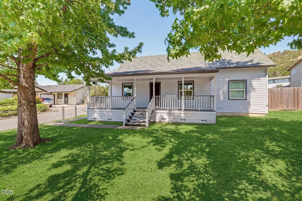 2082 Ne Fairview Avenue, Grants Pass