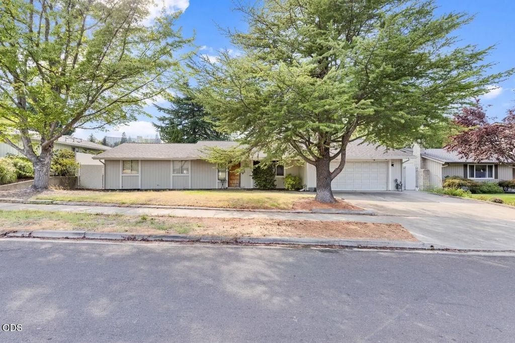1000 La Loma Drive, Medford