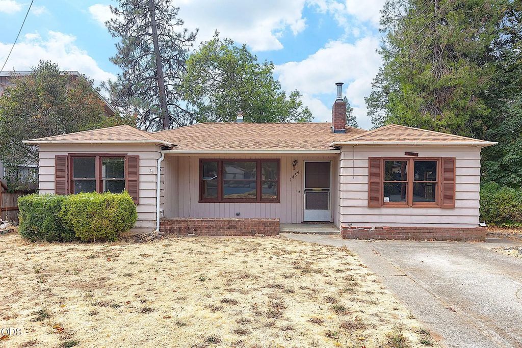 1434 Nw Hawthorne Avenue, Grants Pass