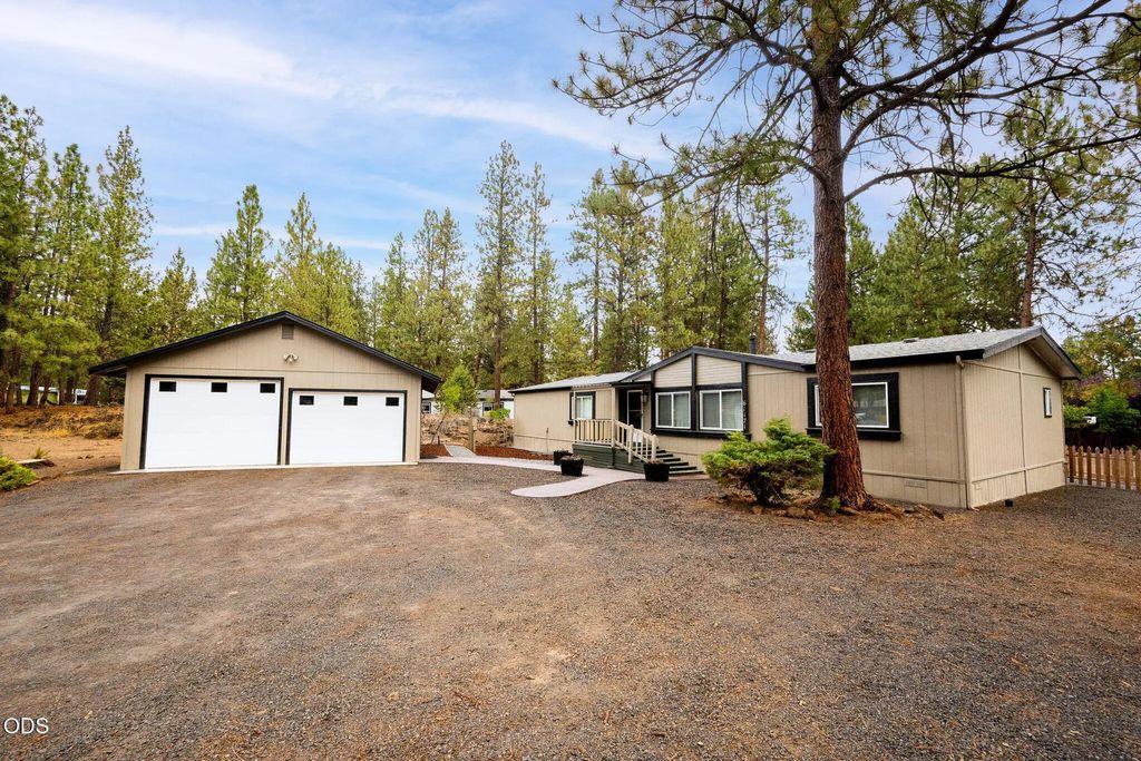 61171 Chuckanut Drive, Bend