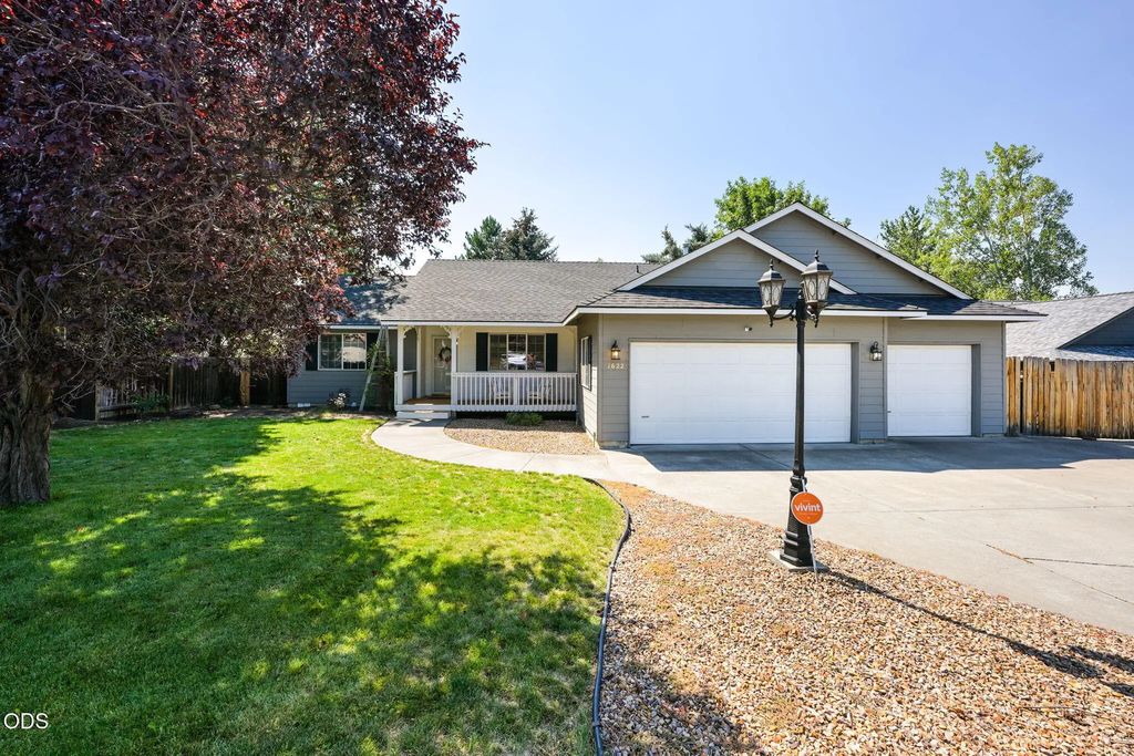 1622 Nw Spruce Avenue, Redmond