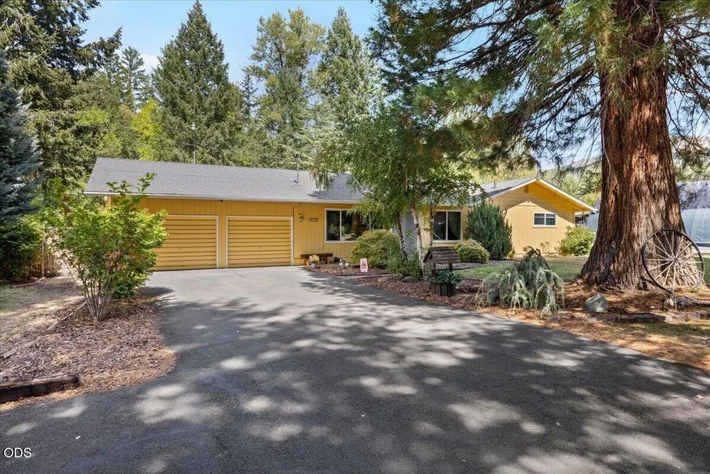 333 Earhart Road, Rogue River