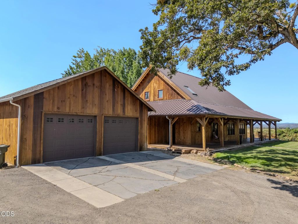 688 Worthington Road, Eagle Point
