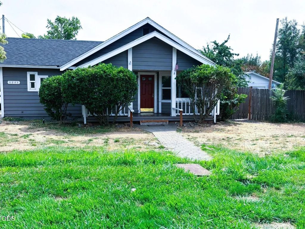 1231 Ne A Street, Grants Pass